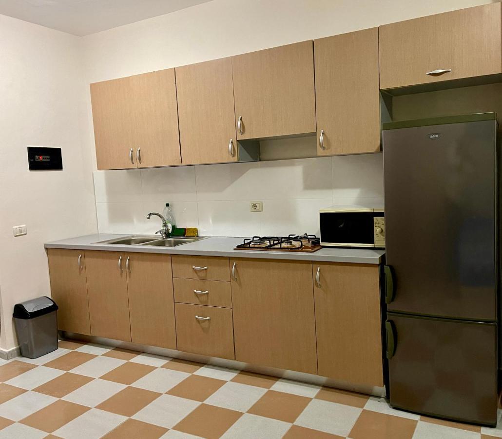 Lovely Studio Apartment Beachfront Durres Exterior photo